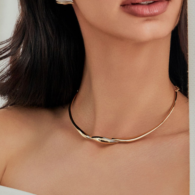 Aro Abaulado c/ Detalhes Cravejados Folheado a Ouro 18k