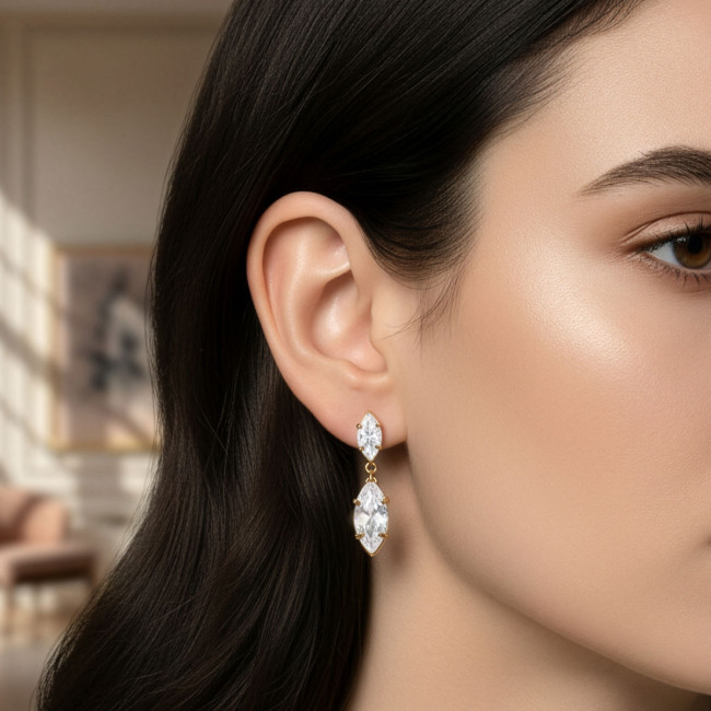 Brinco c/ Duas Zircônias Navete Folheado a Ouro 18K