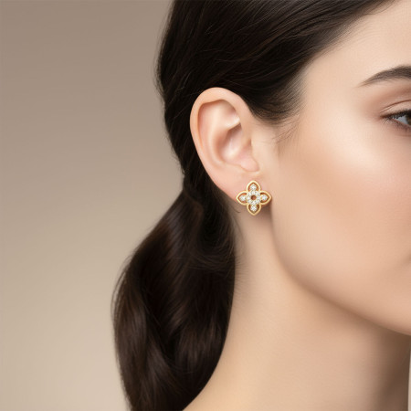 Brinco Fixo Flor Vazada Cravejada 12mm Folheado a Ouro 18k