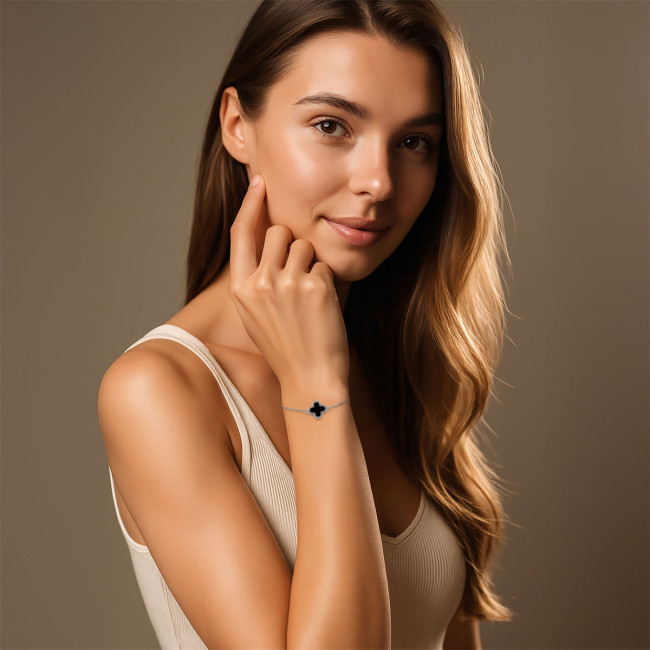 Pulseira Prata c/ Ródio Trevo Ônix Borda Cravejada