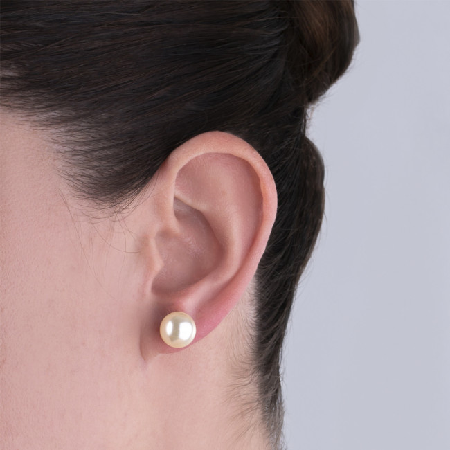 Brinco Pérola Shell "M" 10mm (tom amarelo) Folheado a Ouro 18k 