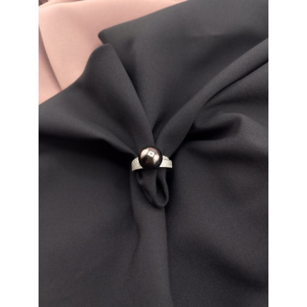 Anel em Ouro Branco com Diamantes e Pérola Negra