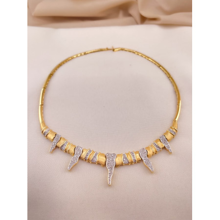 Colar Estilizado com Diamantes