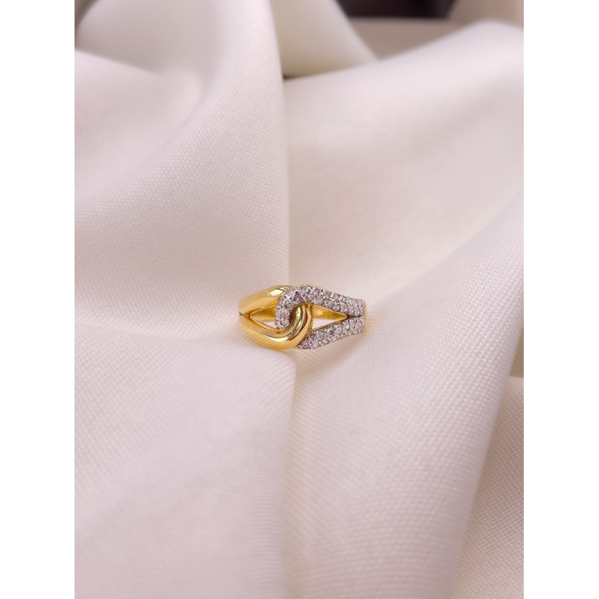 Anel Entrelaçado com Diamantes