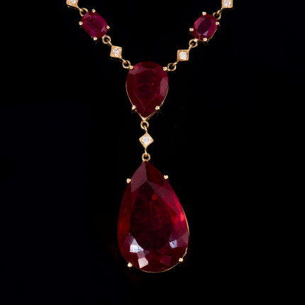 Colar com Rubis