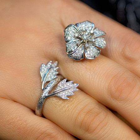 Anel Flor com Diamantes