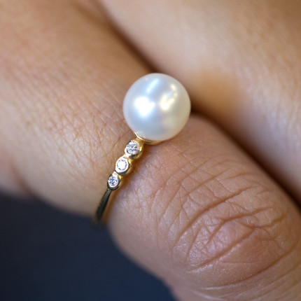 Anel com Pérola e Diamantes