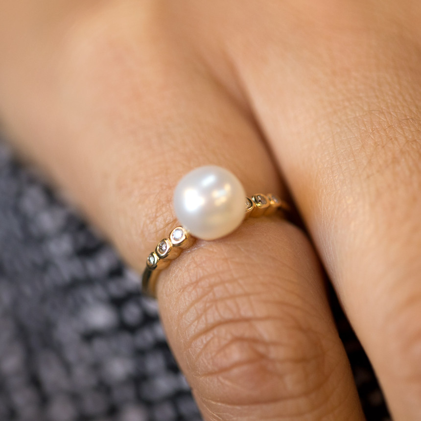 Anel com Pérola e Diamantes