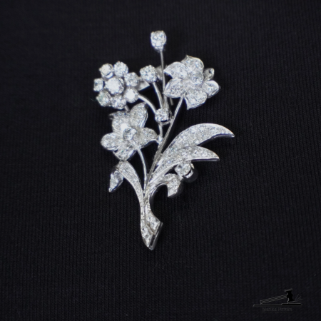 Broche Flor com Diamantes