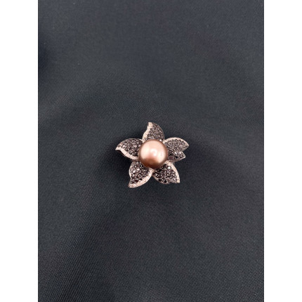 Anel Flor com Diamantes e Pérola Negra