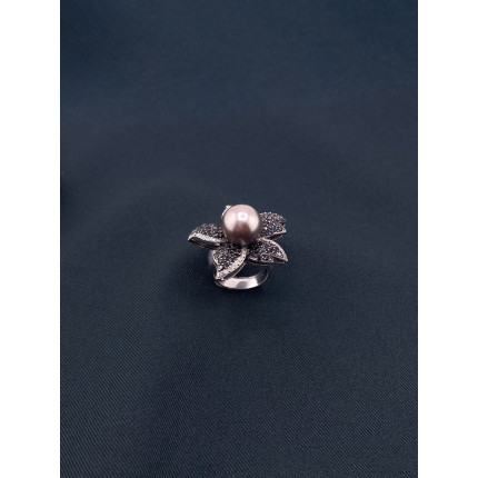 Anel Flor com Diamantes e Pérola Negra