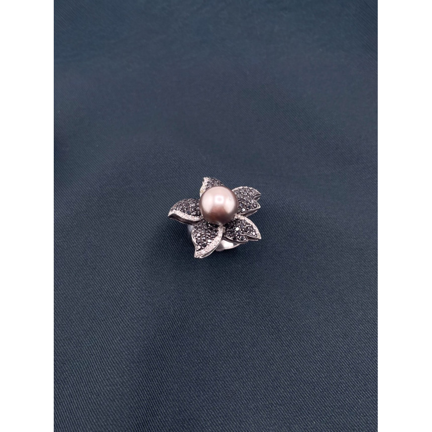 Anel Flor com Diamantes e Pérola Negra