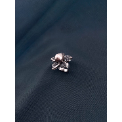 Anel Flor com Diamantes e Pérola Negra