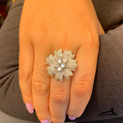Anel Flor com Diamantes em Ouro Branco