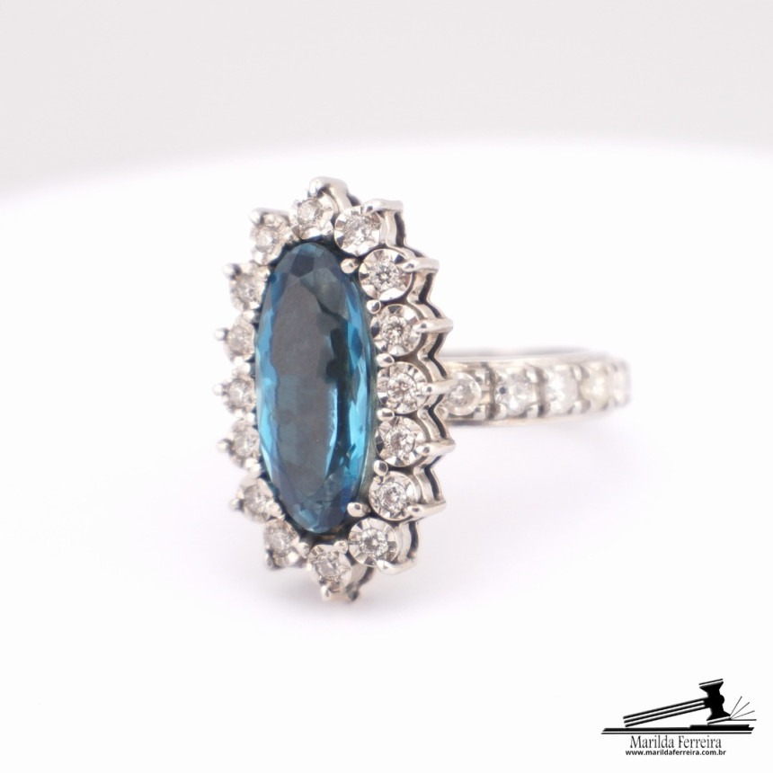 Anel de Topázio London Blue com Diamantes 