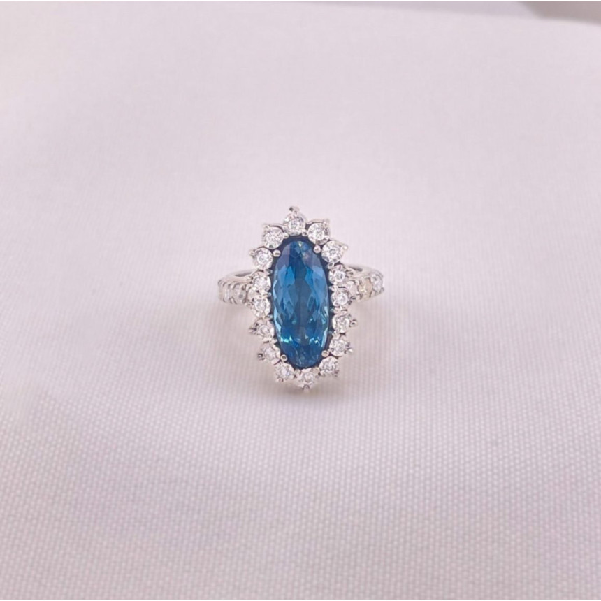 Anel de Topázio London Blue com Diamantes