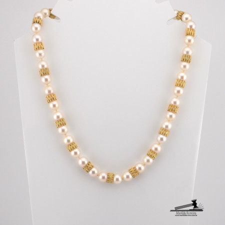 Colar de Pérola com Elos em Ouro Amarelo