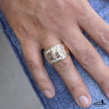 Anel com Crucifixo Tres Tons com Diamantes 