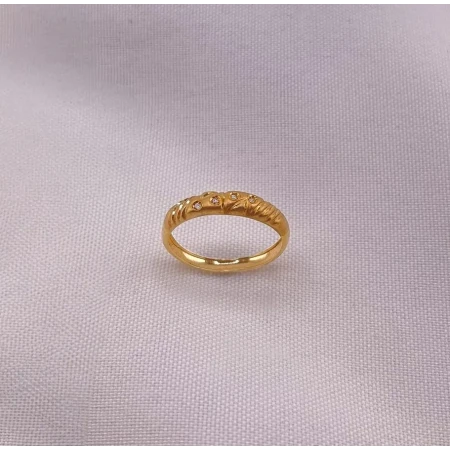 Anel Acetinado e Polido com Diamantes