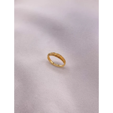 Anel Acetinado e Polido com Diamantes