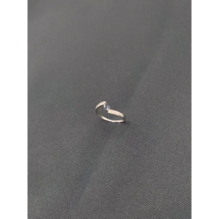 Anel Estilizado de Diamantes e Safira