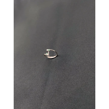 Anel Estilizado de Diamantes e Esmeraldas