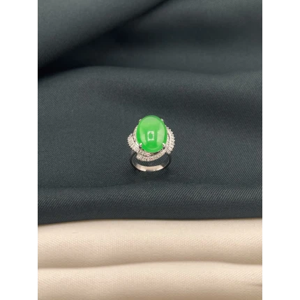 Anel de Jade e Diamantes