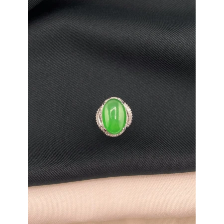 Anel de Jade e Diamantes
