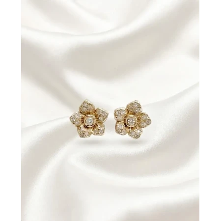 Brincos Flor 46 Pontos de Diamantes
