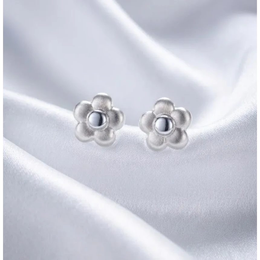 Brincos Flor Ouro Branco, Acetinado e Polido