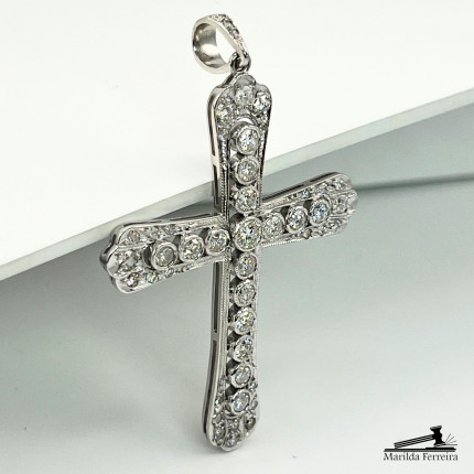 Pingente Cruz com Diamantes em Ouro Branco 