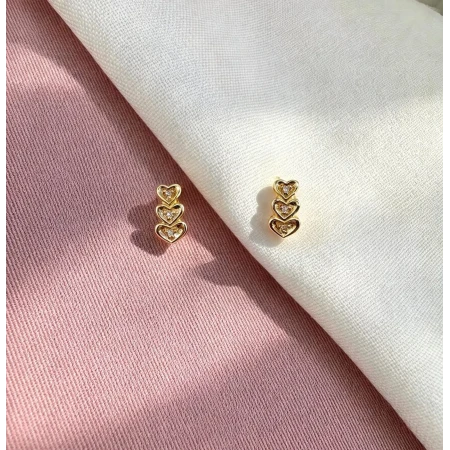 Brincos 3 Corações, 6 Pontos de Diamantes