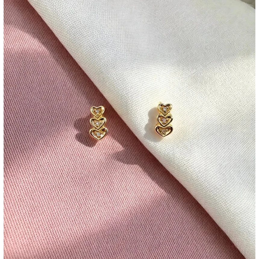 Brincos 3 Corações, 6 Pontos de Diamantes