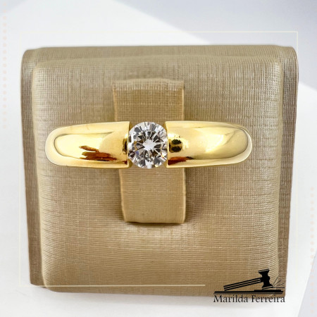 Anel Solitário com Diamante