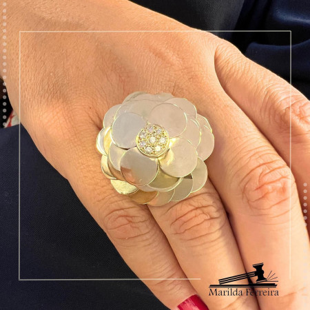 Anel Flor Polida com Diamantes