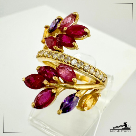 Anel Estilizado com Pedras e Diamantes 