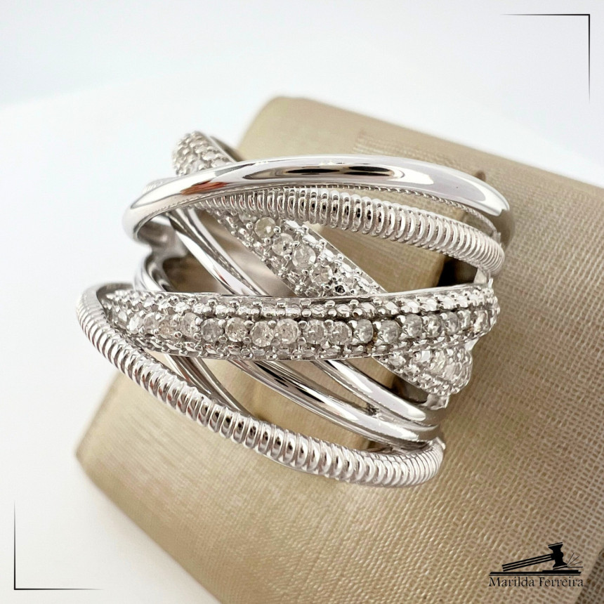 Anel Orbital em Ouro Branco com Diamantes