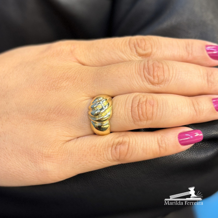 Anel Canelado em Ouro Amarelo