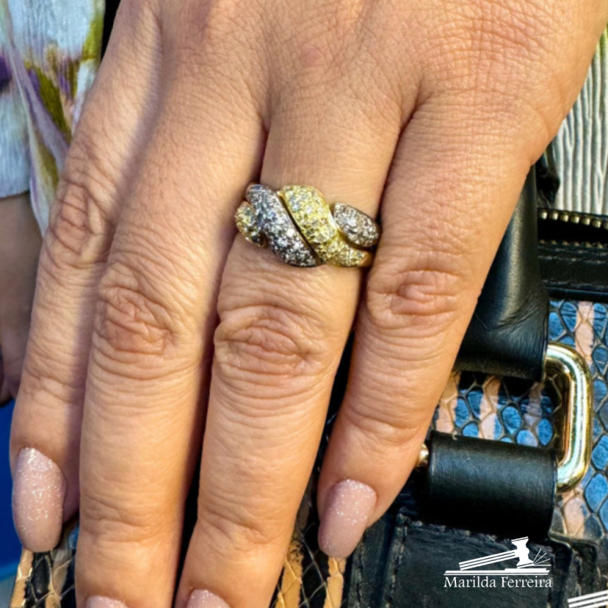 Anel Canelado Dois tons com Diamantes