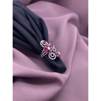 Anel Com Diamantes e Rubis