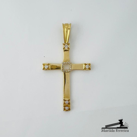 Pingente Cruz Estilizada com Diamantes