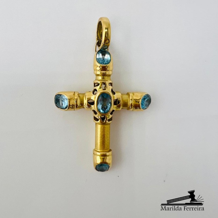 Pingente Cruz Acetinada com Topázio Azul