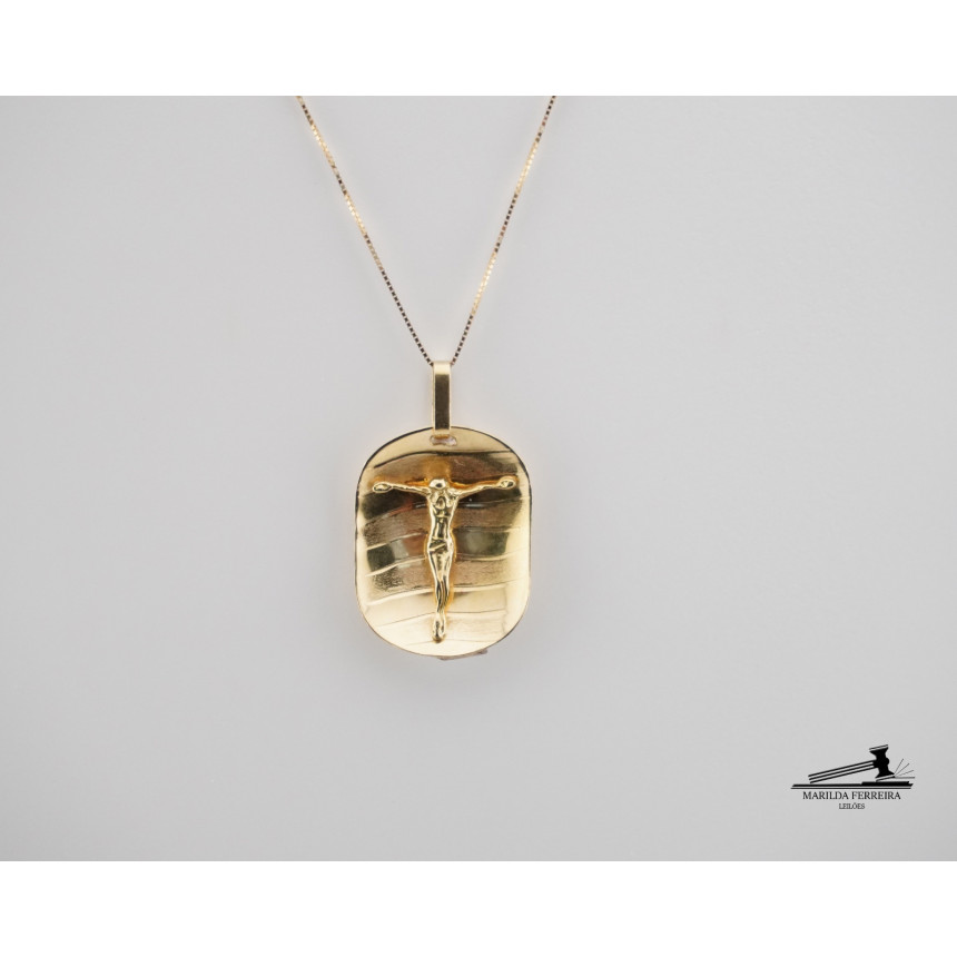 Pingente Crucifixo Placa em Ouro Amarelo