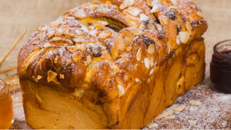 Brioche com Amêndoas e Chocolate