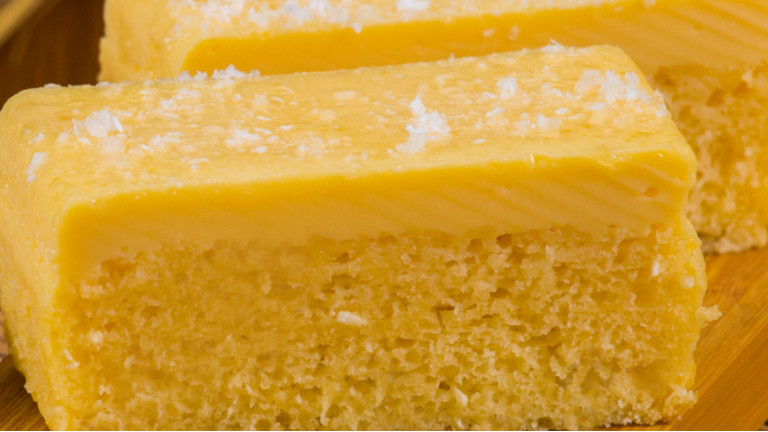 Cake Bombocado com Creme de Queijo