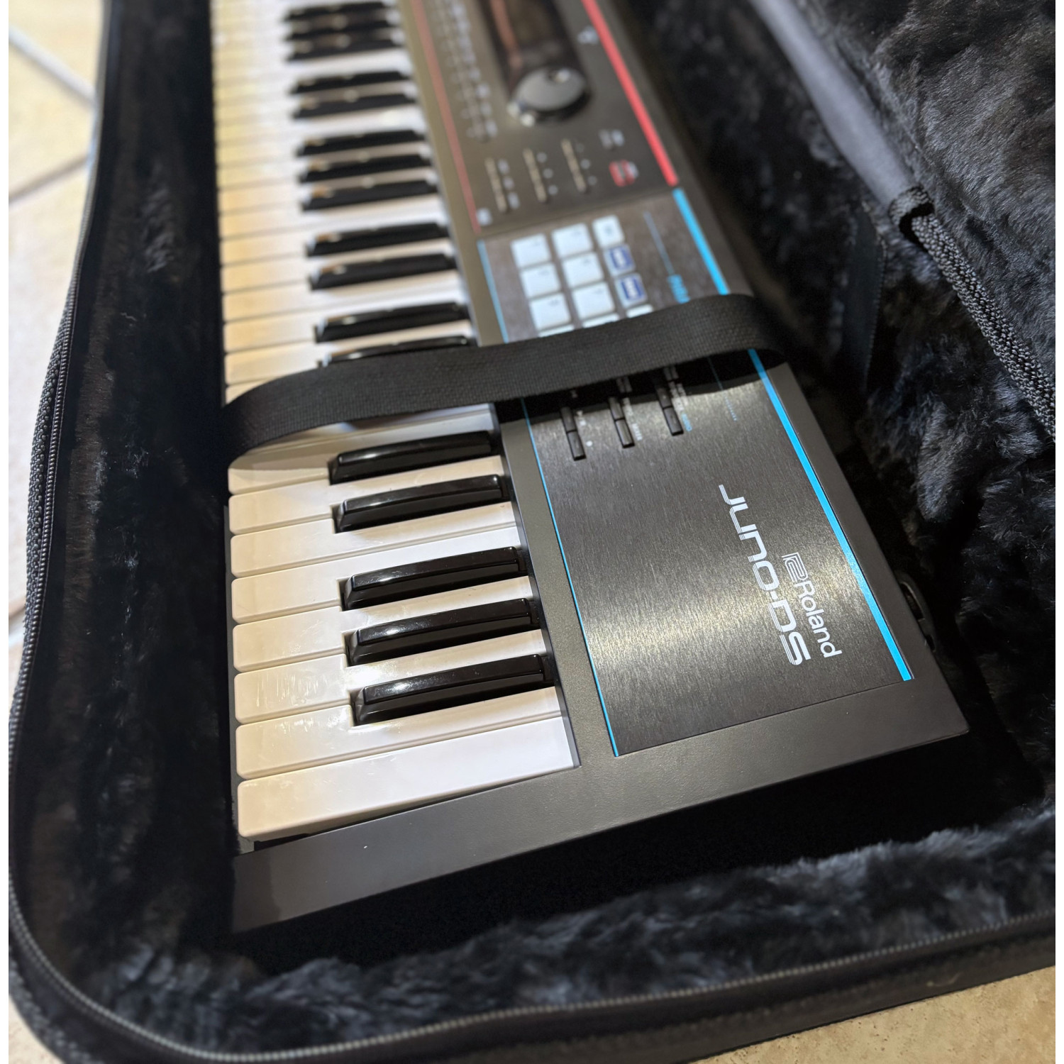 Semi Case Teclado 61 Teclas SLIM com Rodinhas