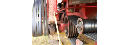 Como as correias podem afetar a qualidade das operações agrícolas?