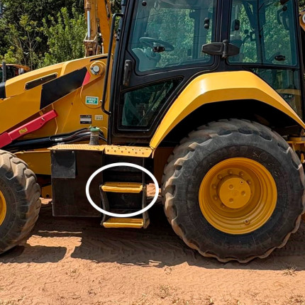 Degrau Esquerdo Retroescavadeira Caterpillar 416F2 - 3996521